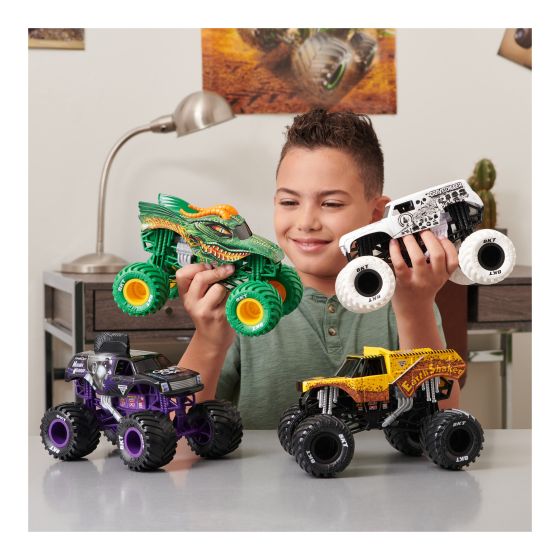 Monster Jam Grave Digger 1:24