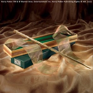 Harry Potter - Hermione's Wand in Ollivanders Box - Noble Collection, side angle