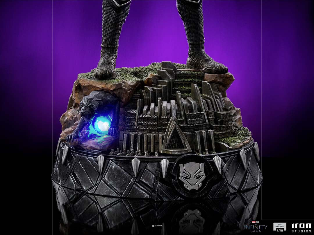 Iron Studios Black Panther Marvel Cinematic Universe Deluxe 1/10 Scale Figure