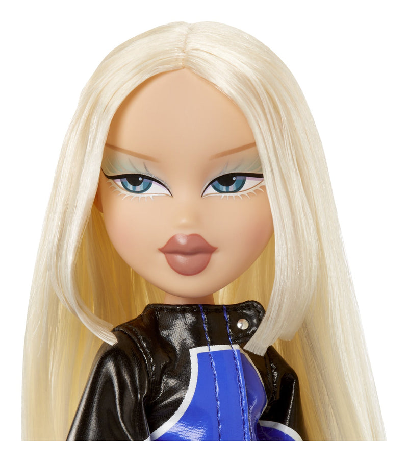 Bratz Scorchin Doll - Cloe, side angle