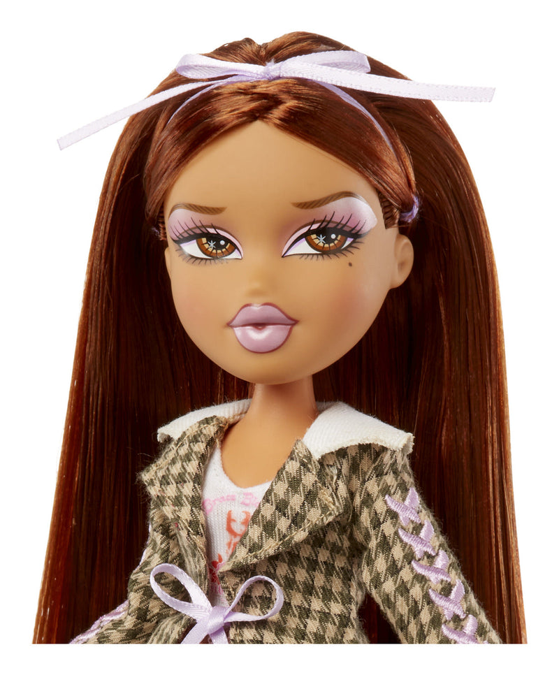 Bratz Stylin Doll - Yasmin, side angle