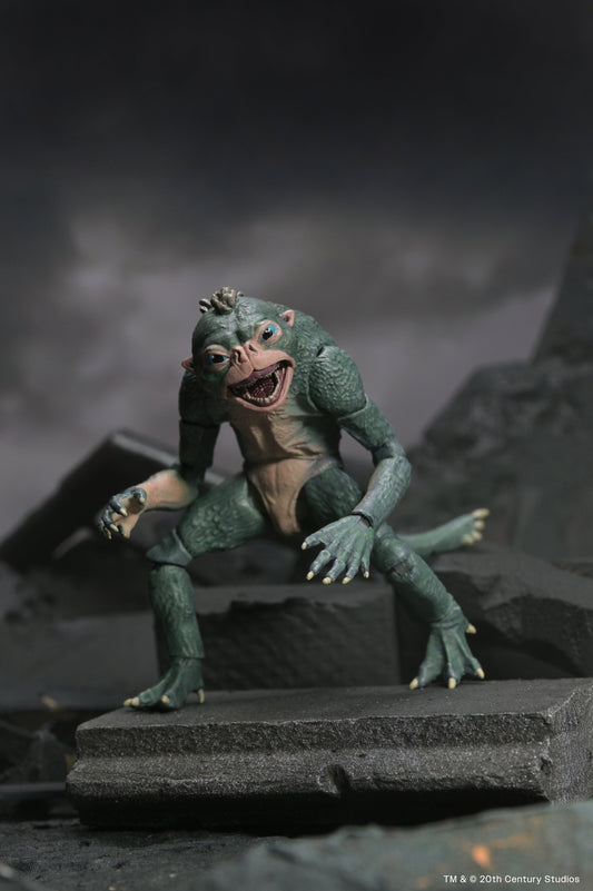 Predator Badlands Thia and Bud figures front view