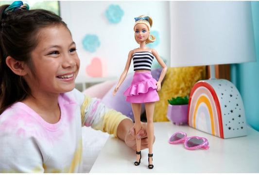 Barbie Black & White Top Fashionistas Doll - Image 2
