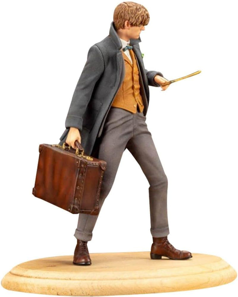 Fantastic Beasts The Crimes of Grindelwald Newt Scamander Artfx+ Kotobukiya Figure, rear view