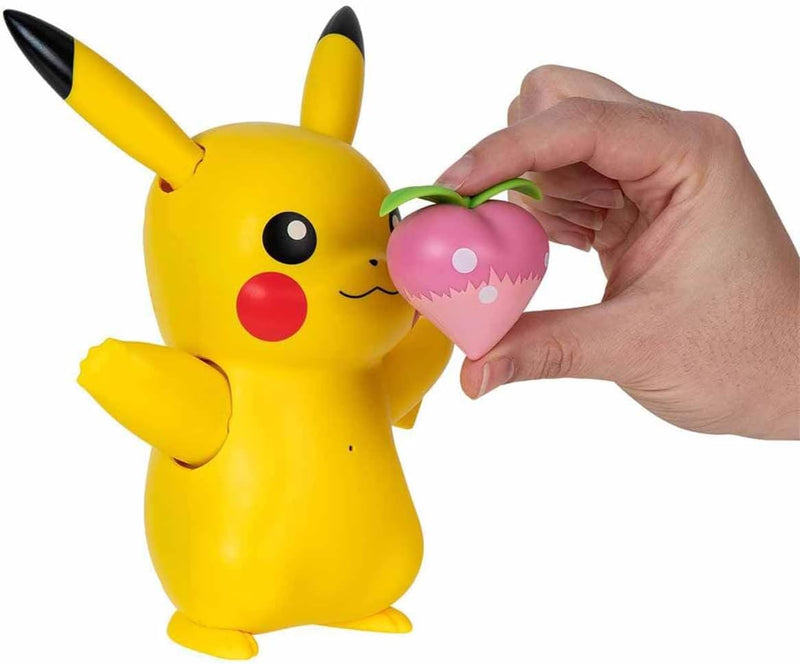 Pokémon Train and Play Deluxe Pikachu, close-up detail