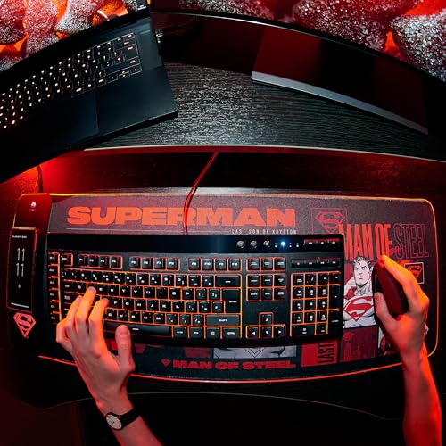 DC Comics Superman Mousepad Mobile Charger Officially Licens, packaging shot