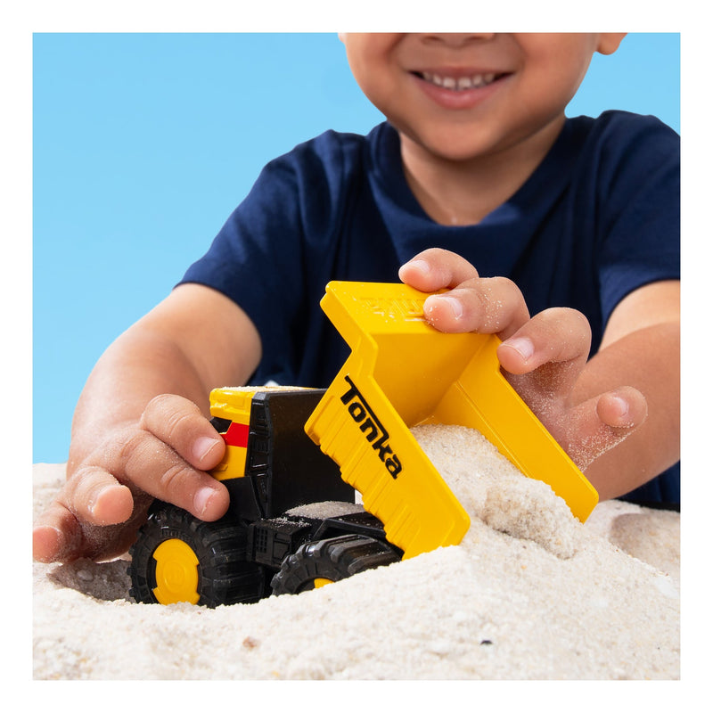 Tonka - Steel Classics Titans Dump Truck, close-up detail