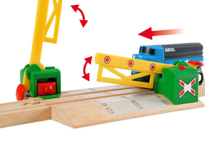 Brio Magnetic Action Crossing Railway Set