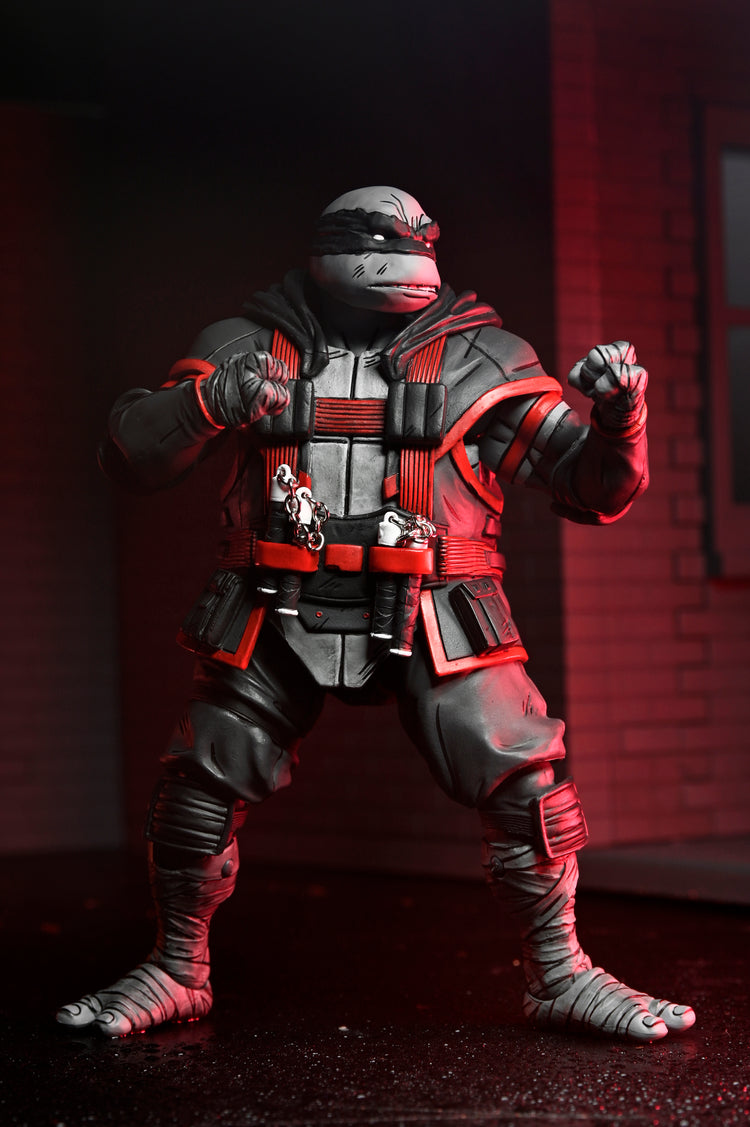 TMNT Comic The Last Ronin (The Lost Years): Michaelangelo (Nightwatcher) Teenage Mutant Ninja Turtles NECA 7 Scal, side angle