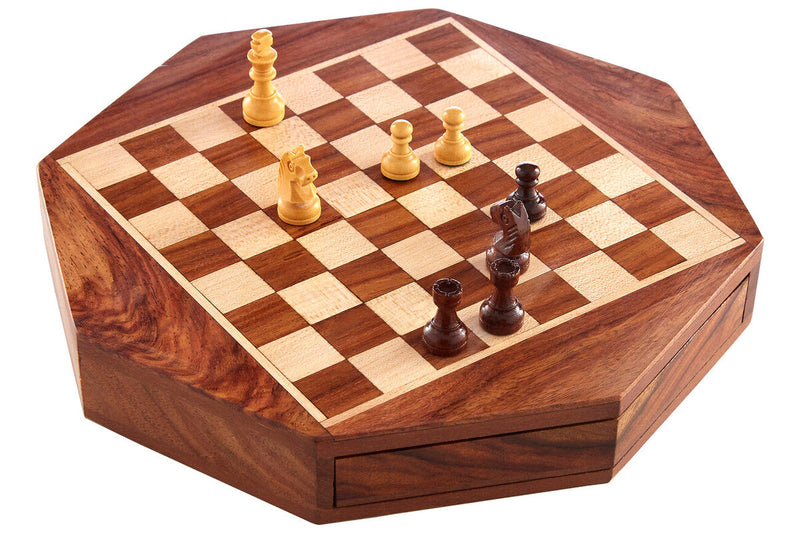 Churchill Games Octagonal Magnetic Chess Game, close-up detail