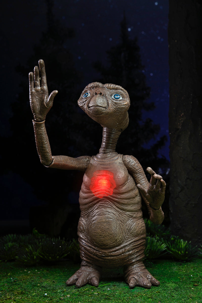 E.T. 40th Anniversary Deluxe E.T. with LED Chest Ultimate 7" Scale Action Figure close up detail