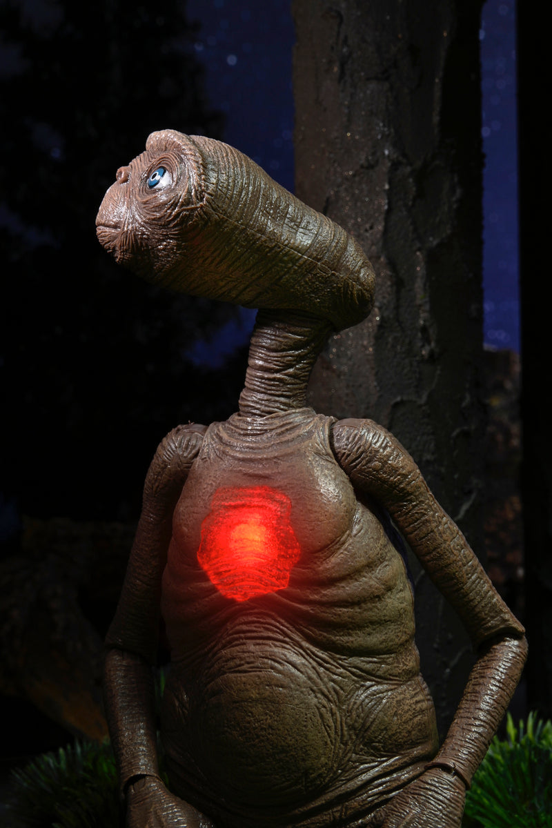 E.T. 40th Anniversary Deluxe E.T. with LED Chest Ultimate 7" Scale Action Figure packaging view