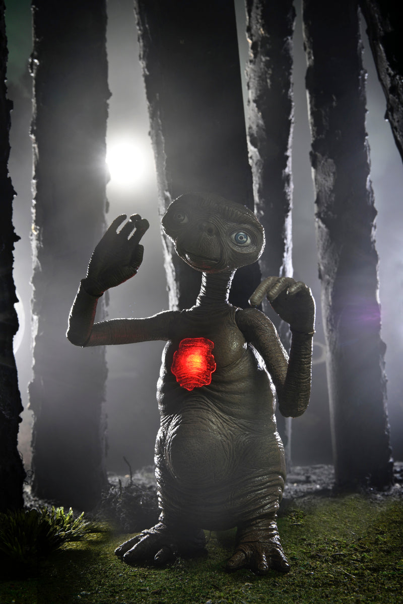 E.T. 40th Anniversary Deluxe E.T. with LED Chest Ultimate 7" Scale Action Figure alternate view