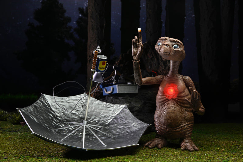 E.T. 40th Anniversary Deluxe E.T. with LED Chest Ultimate 7" Scale Action Figure side angle