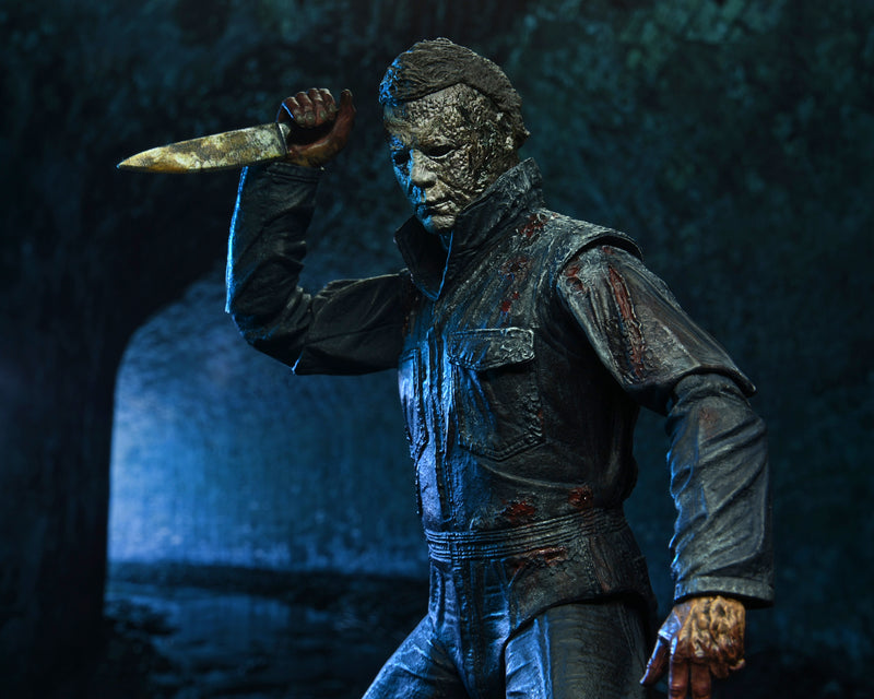 Halloween Ends (2022) Michael Myers Ultimate 7" Scale Action Figure side angle