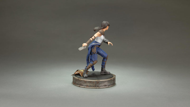 Fallout PVC Statue Lucy 18 cm, packaging shot
