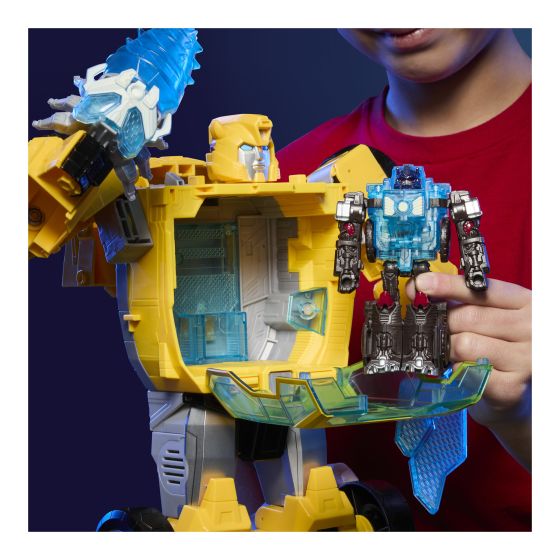 Transformers CYBERWORLD Energon Surge Bumblebee Power Spark
