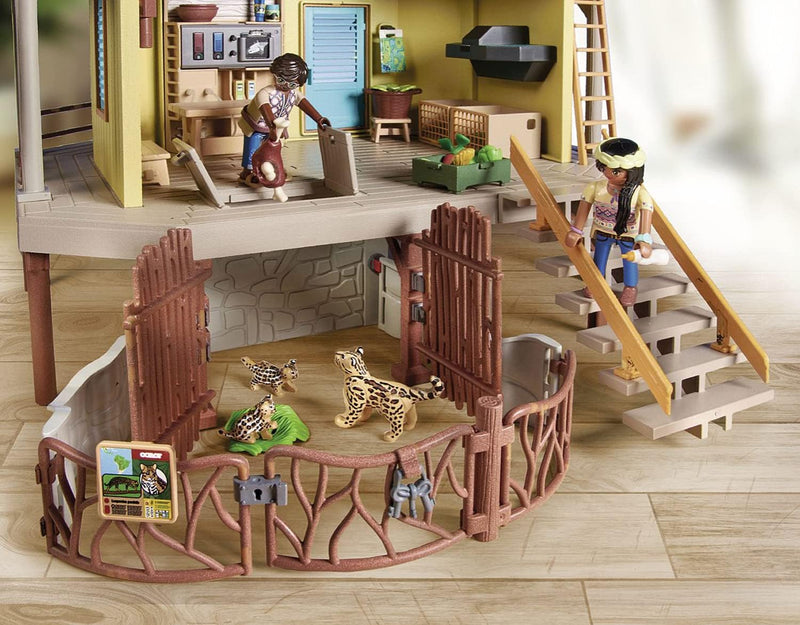 Playmobil Wiltopia Research Base 71007, in display