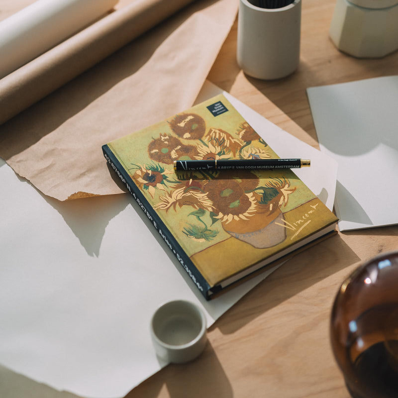 Van Gogh Museum Premium Notebook and Pen Set, rear view