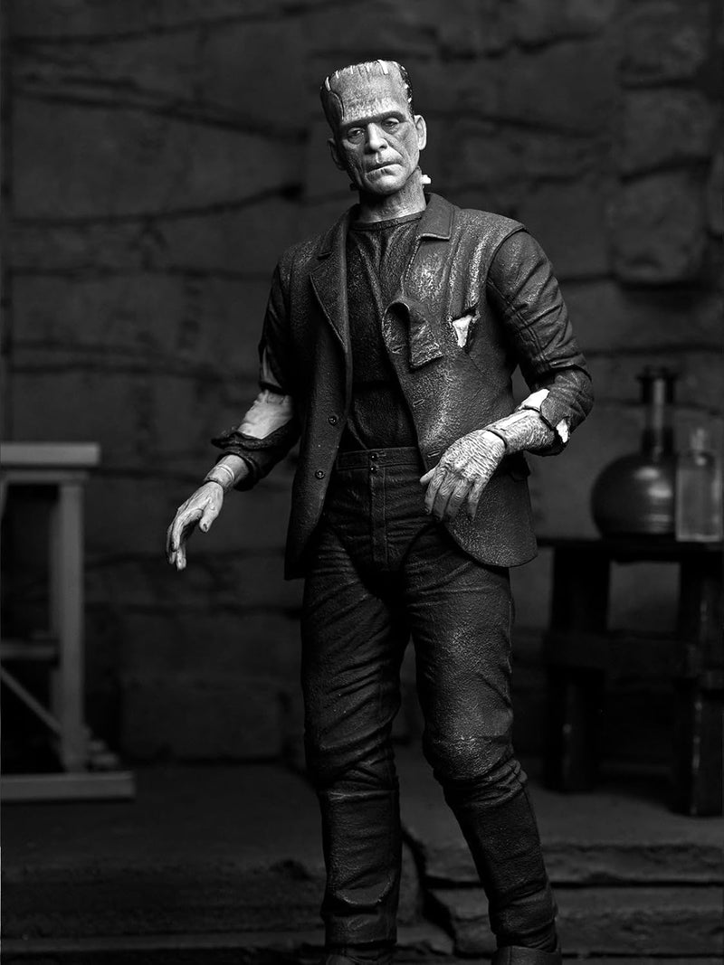 Universal Monsters (B/W) Bride Of Frankenstein "Frankenstein's Monster" Ultimate 7" Scale Action Figure (view 4)