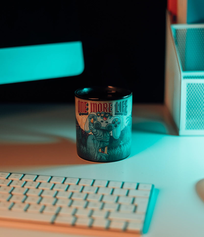 Gameration One More Life Heat Changing Mug close up detail