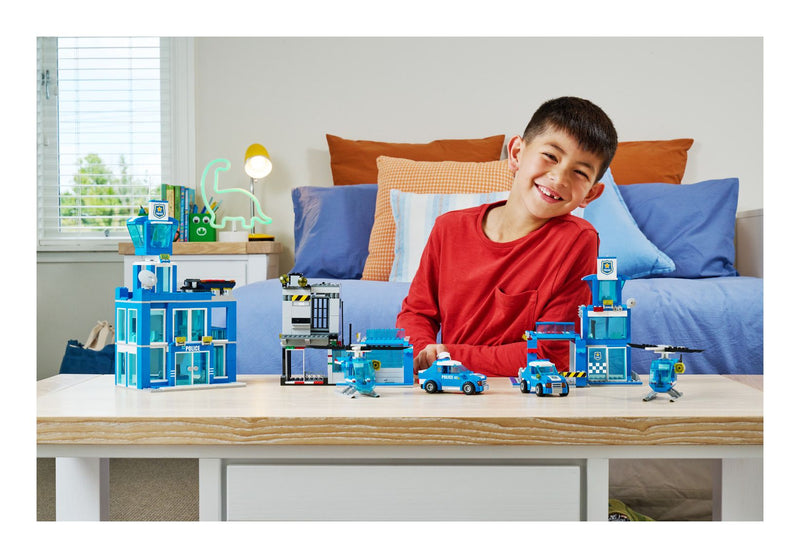 Max City 870 Brick Box Playset Series 1 - Image