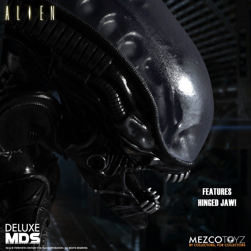Alien Xenomorph Deluxe 6" Mezco Designer Series (MDS) Figure side angle