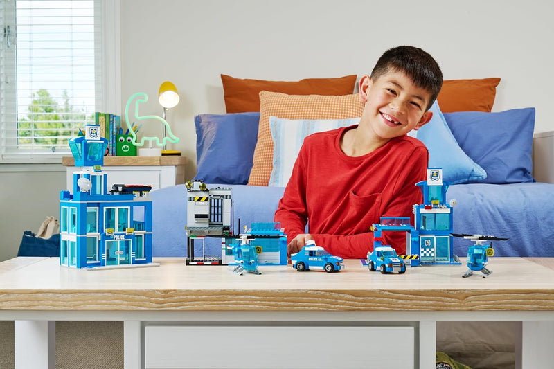 MAX City Police Headquarters 889 Piece Building Bricks Playset alternate view 7