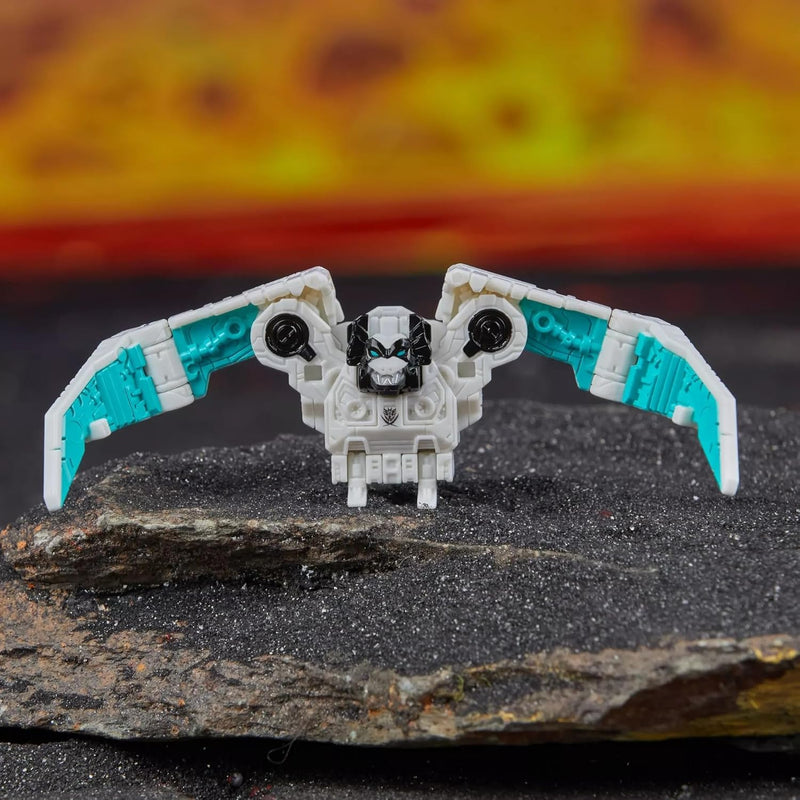 Transformers Legacy United - Star Raider Thundertron Action Figure, close-up detail