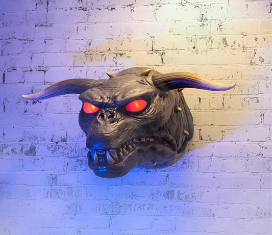 Terror Dog Ghostbusters Wall Breaker Statue (Light-Up Eyes) (view 2)