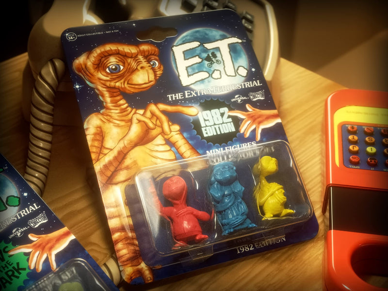 Doctor Collector DCET02 ET Mini Figures - Colour Set, in display