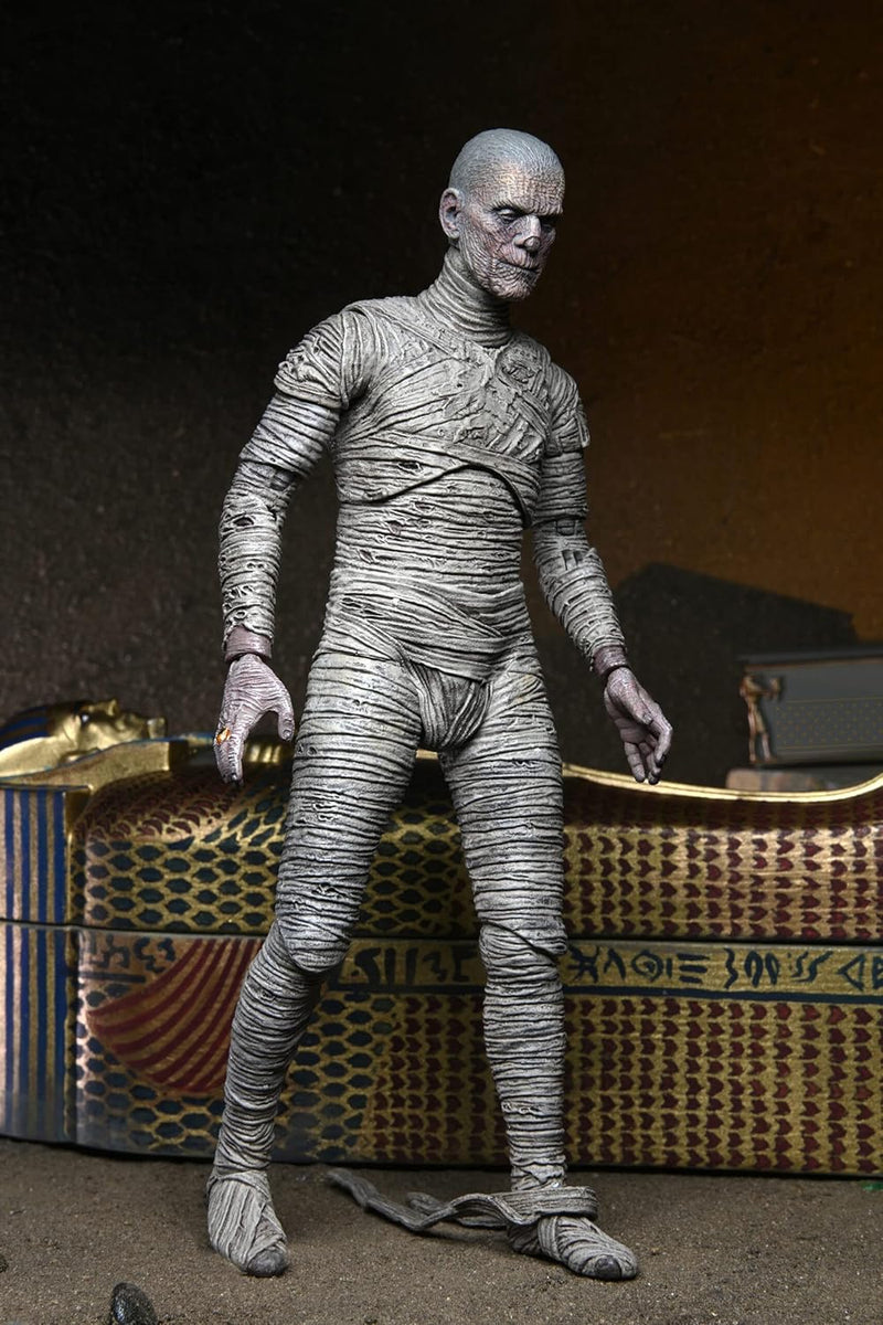 Universal Monsters (Colour) Mummy Ultimate 7" Scale Action Figure (view 2)