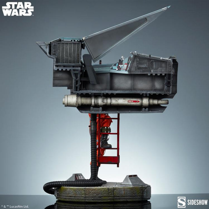 Sideshow Star Wars: A New Hope Premium Format Luke Skywalker & X-Wing: Red Five, Standing By Statue
