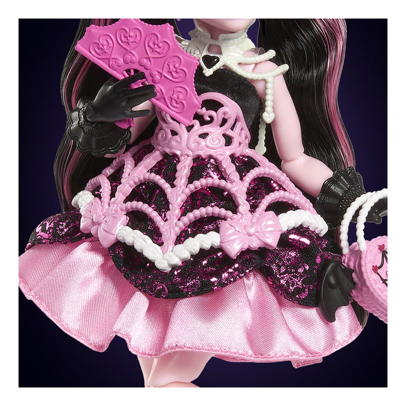 Monster High Scary Sweet Birthday Draculaura, showing reverse