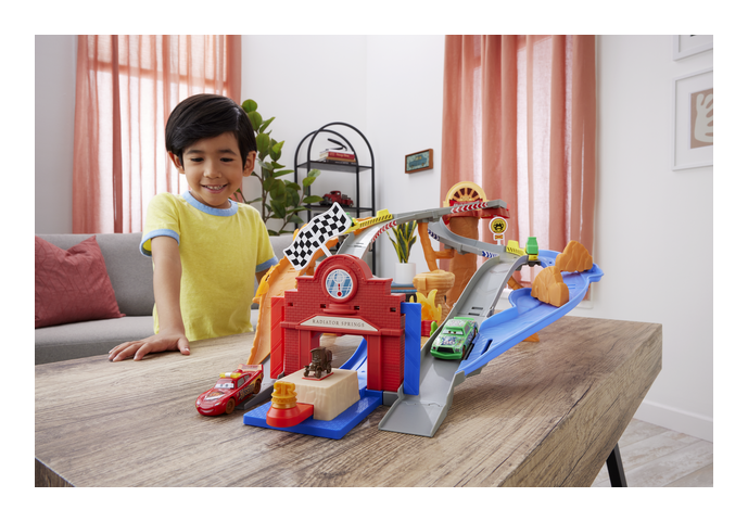Disney Cars Radiator Springs R&R Playset, close-up detail