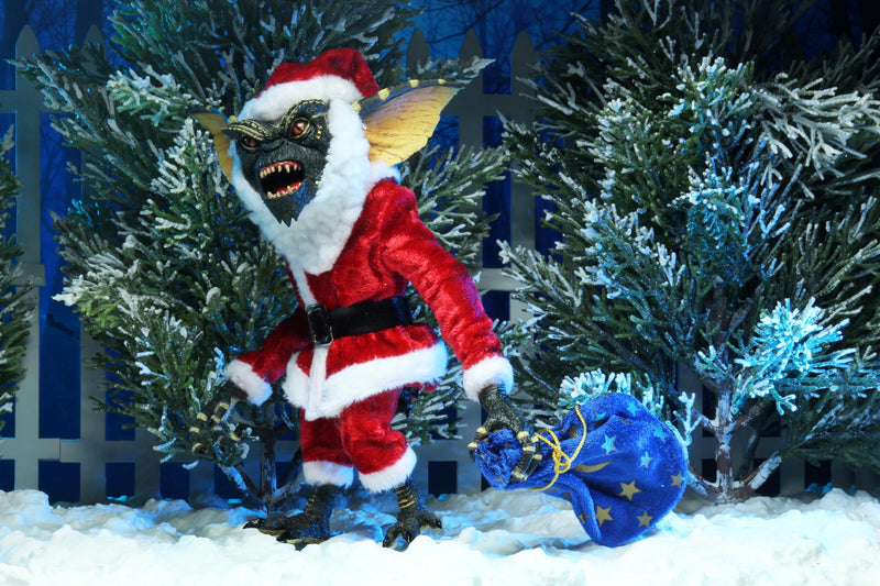 Gremlins Santa Stripe And Gizmo 7" Scale Action Figures, side angle