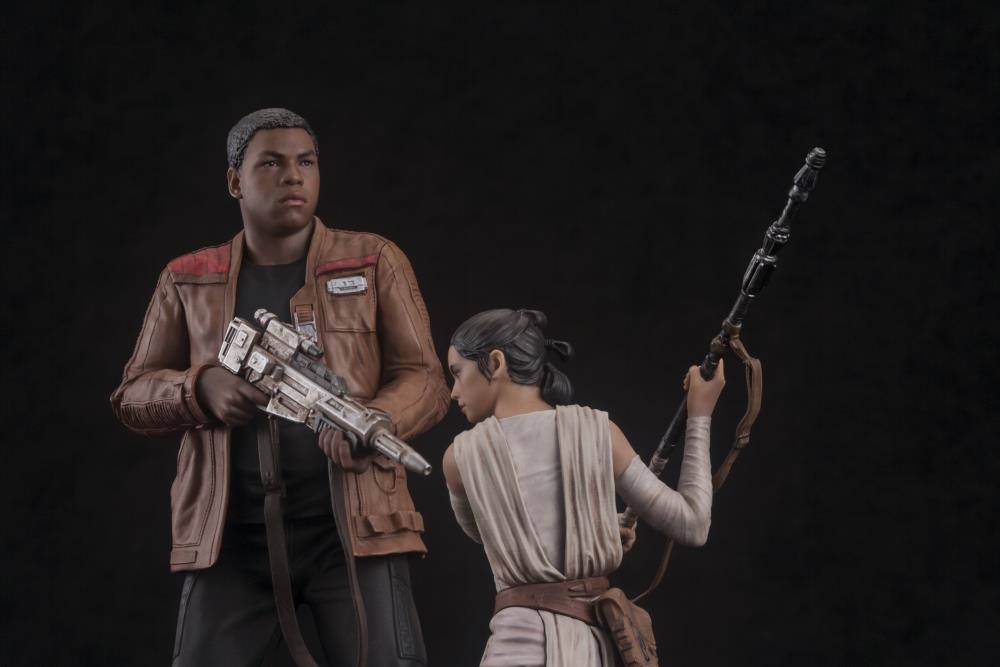 Star Wars: The Force Awakens ArtFX+ Rey & Finn Figure Set