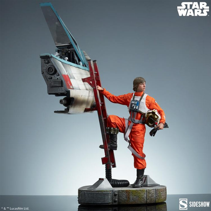 Sideshow Star Wars: A New Hope Premium Format Luke Skywalker & X-Wing: Red Five, Standing By Statue