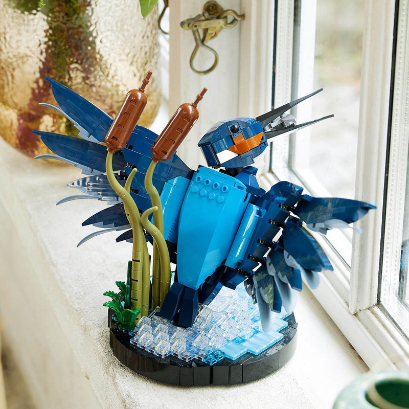Lego Icons 10331 Kingfisher Bird Model Set for Adults Ages 18 and Up, close-up detail