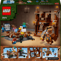 Lego Minecraft Movie 21272 Woodland Mansion Fighting Ring for Ages 10+, in display