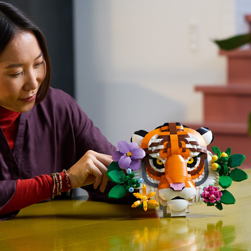 Lego Art 31217 The Fauna Collection - Tiger 3D Wall Art for Ages 18+, close-up detail