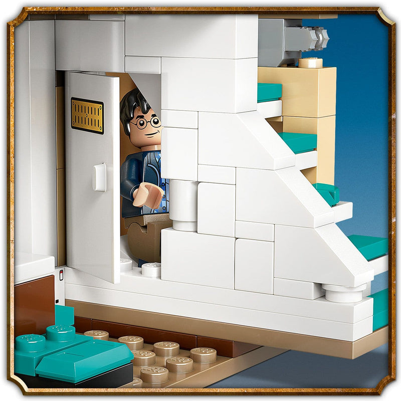 Lego Harry Potter 76451 Privet Drive: Aunt Marge's Visit for Ages 8+, in display