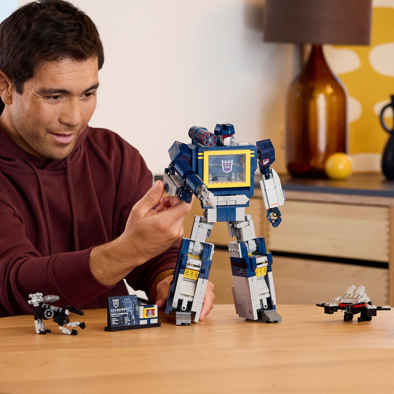 Lego Icons 10358 Transformers: Soundwave for Collectors Aged 18 and Up, alternate view