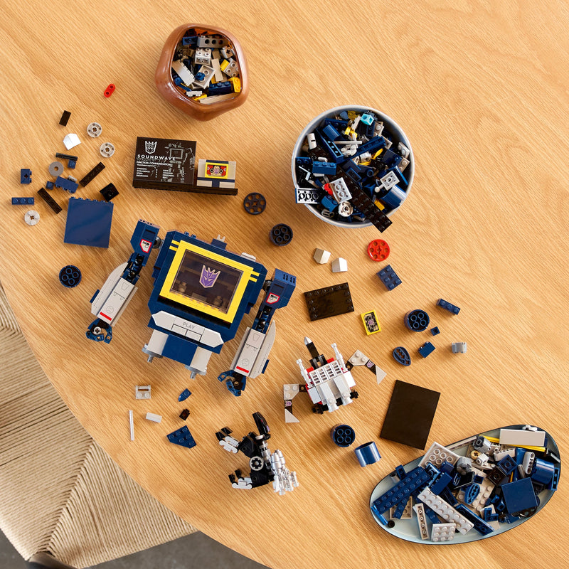 Lego Icons 10358 Transformers: Soundwave for Collectors Aged 18 and Up, rear view