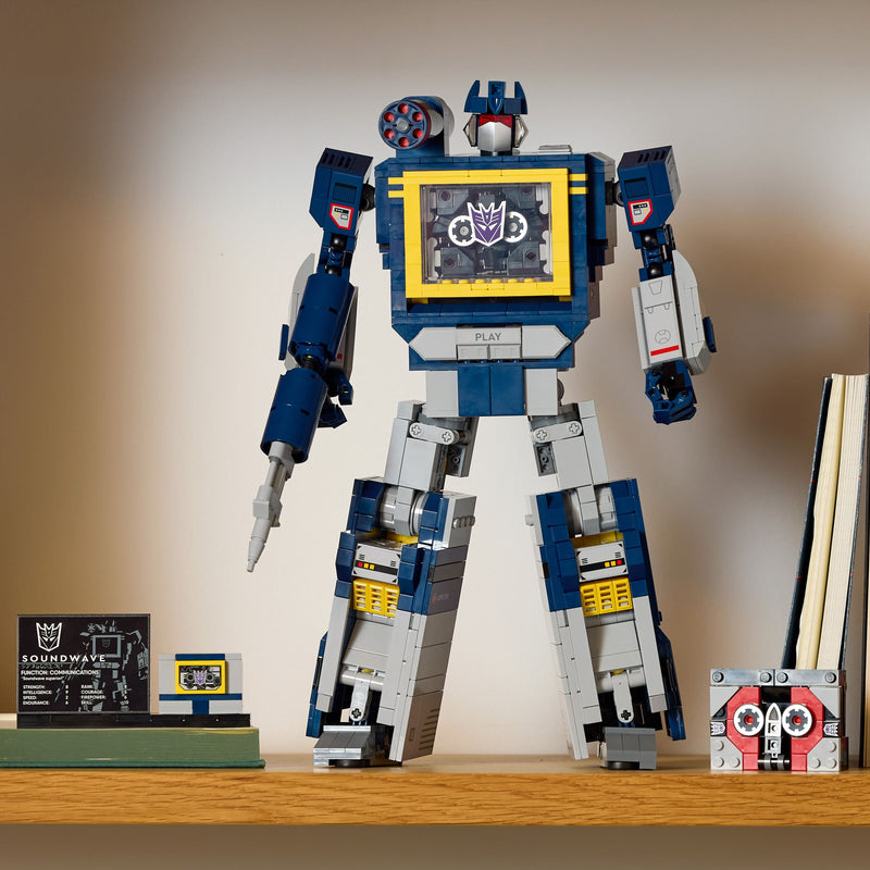 Lego Icons 10358 Transformers: Soundwave for Collectors Aged 18 and Up, close-up detail
