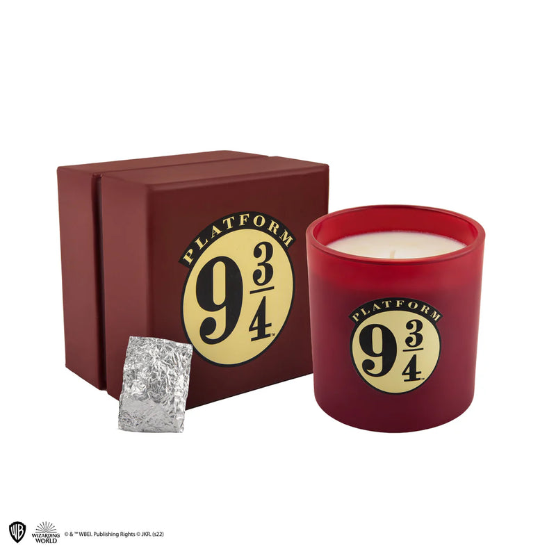 Harry Potter Platform 9 3/4 Scented Candle with Necklace, close-up detail