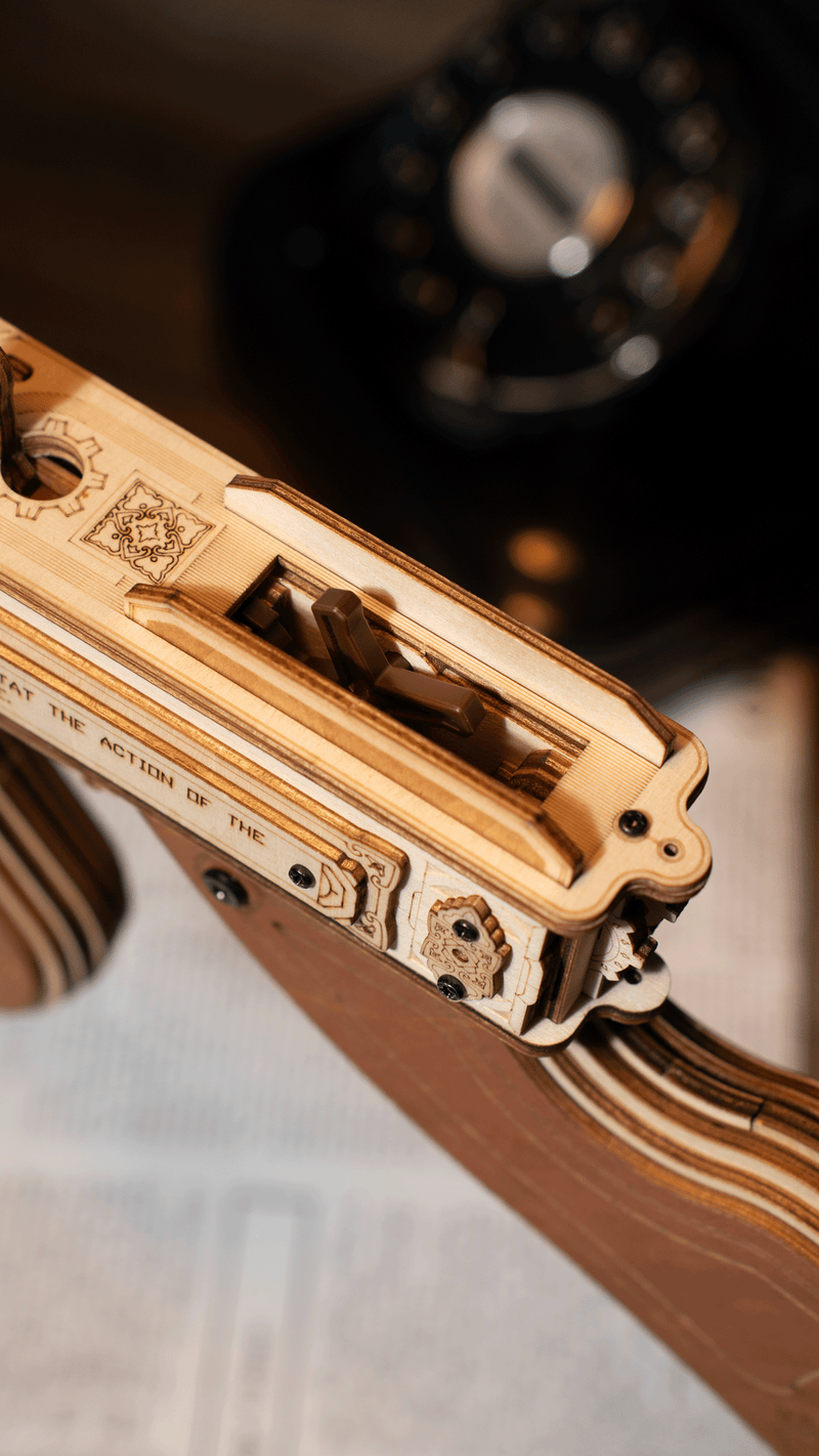 Thompson Submachine Gun, packaging shot