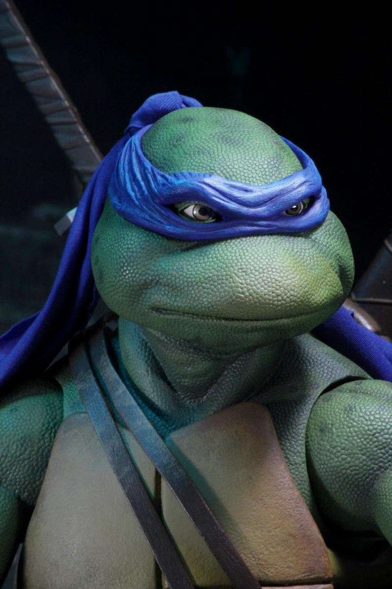 Teenage Mutant Ninja Turtles (1990 Movie) Leonardo 1/4 Scale Action Figure side angle