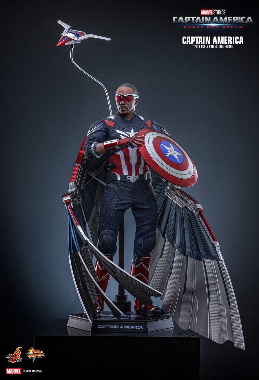 Hot Toys Captain America Brave New World Captain America 1/6th Scale Figure