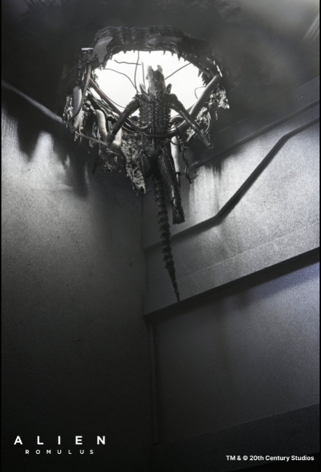 Alien: Romulus Suspended Lab Xenomorph XX121 Deluxe 7 Scale Action Figure, side angle